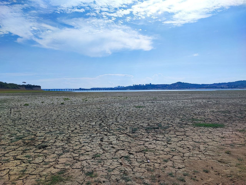 Yıllardır sular altındaydı; bir zamanlar vatandaşların kullandığı köprü kuraklıkla geri döndü - Resim: 4