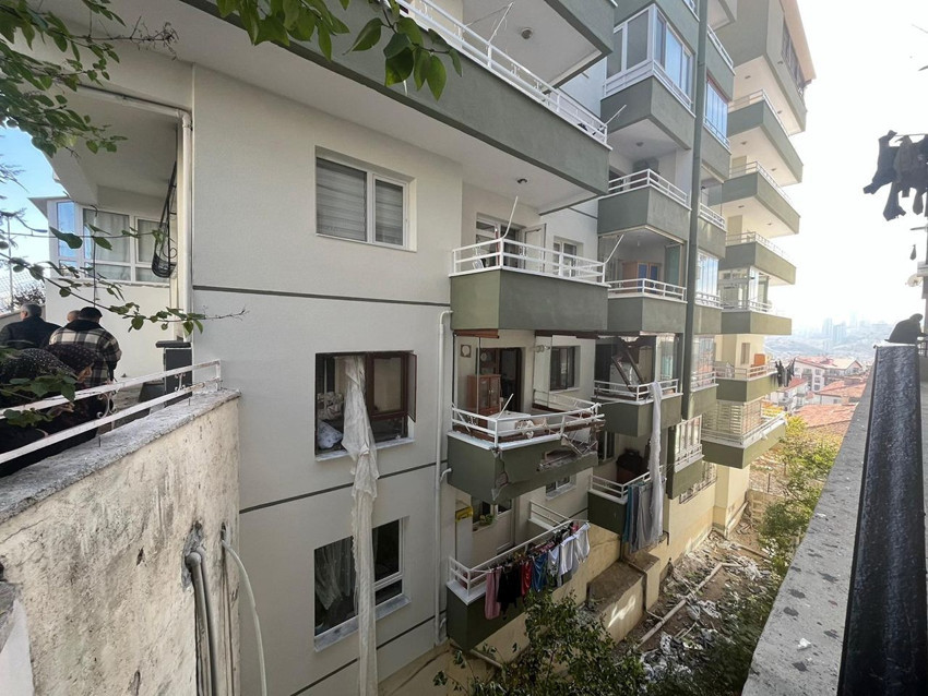 Doğal gaz borusu kesilen dairede patlama: Ortalık savaş alanına döndü - Resim: 2