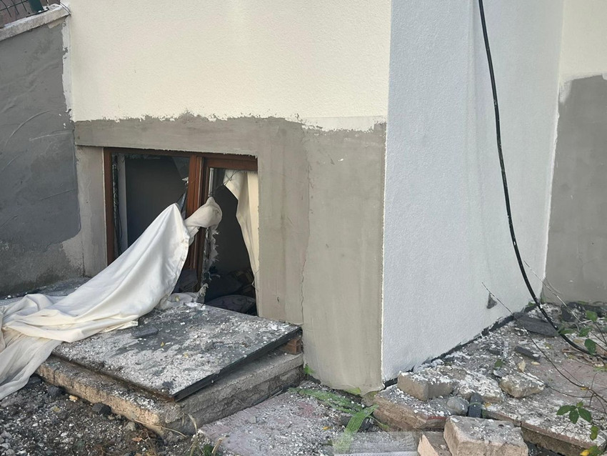 Doğal gaz borusu kesilen dairede patlama: Ortalık savaş alanına döndü - Resim: 3