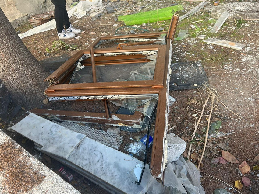 Doğal gaz borusu kesilen dairede patlama: Ortalık savaş alanına döndü - Resim: 1