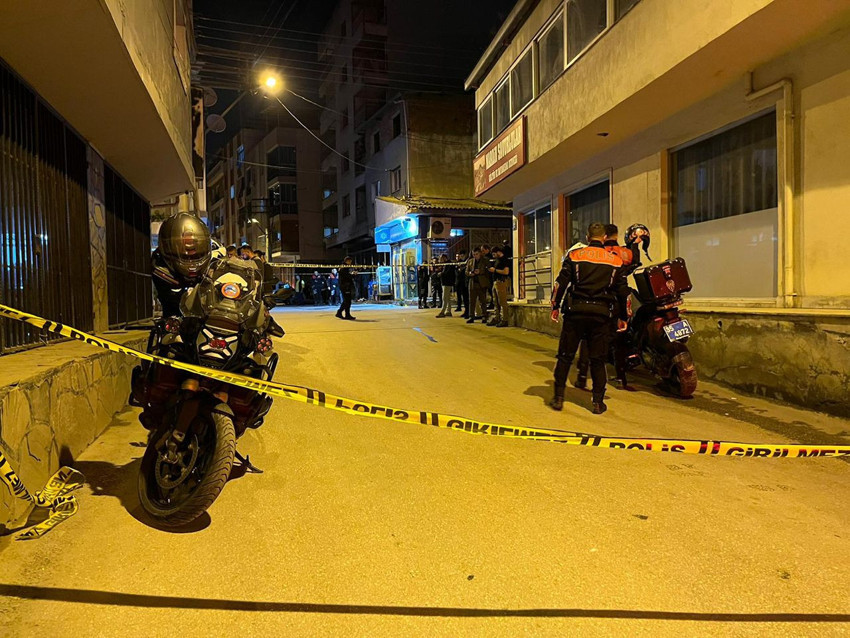 İzmir'de sokak ortasında silahlı saldırı: 1 ölü 3 yaralı - Resim: 4