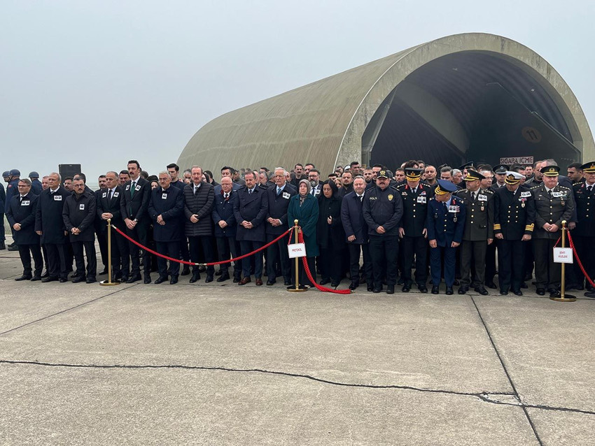 Şehitleri taşıyan uçak Bursa'ya inemedi - Resim: 1