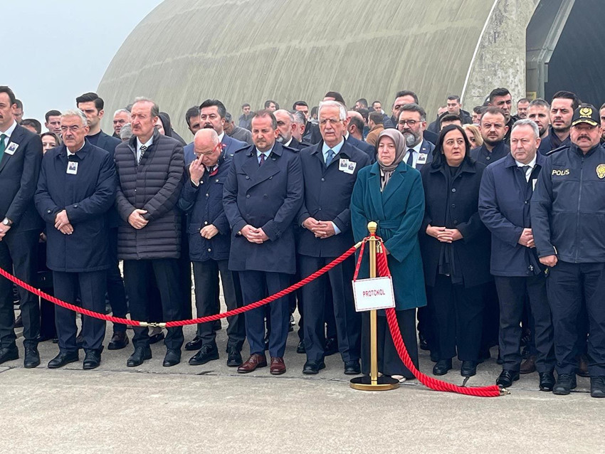 Şehitleri taşıyan uçak Bursa'ya inemedi - Resim: 3