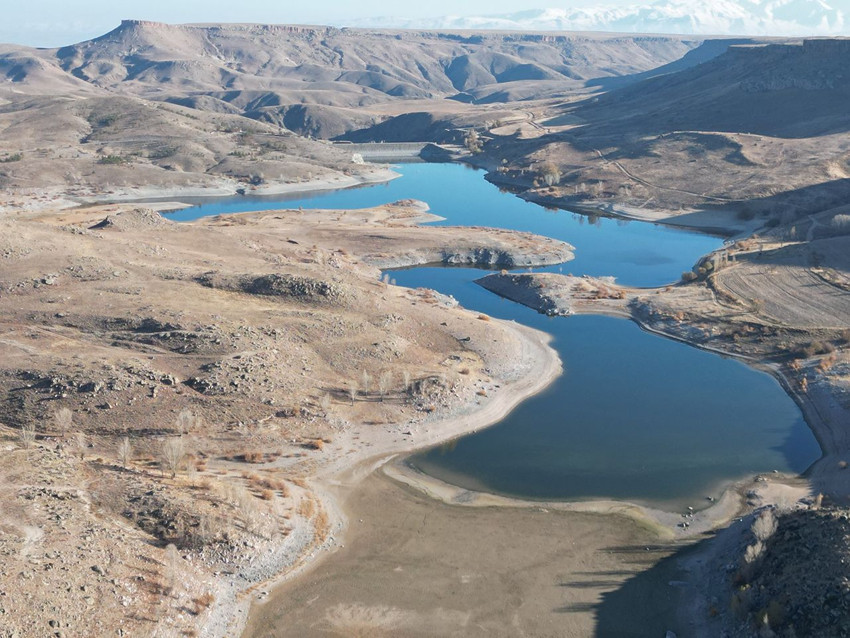Sular çekildi, yarım asırlık dede toprağı gün yüzüne çıktı - Resim: 3