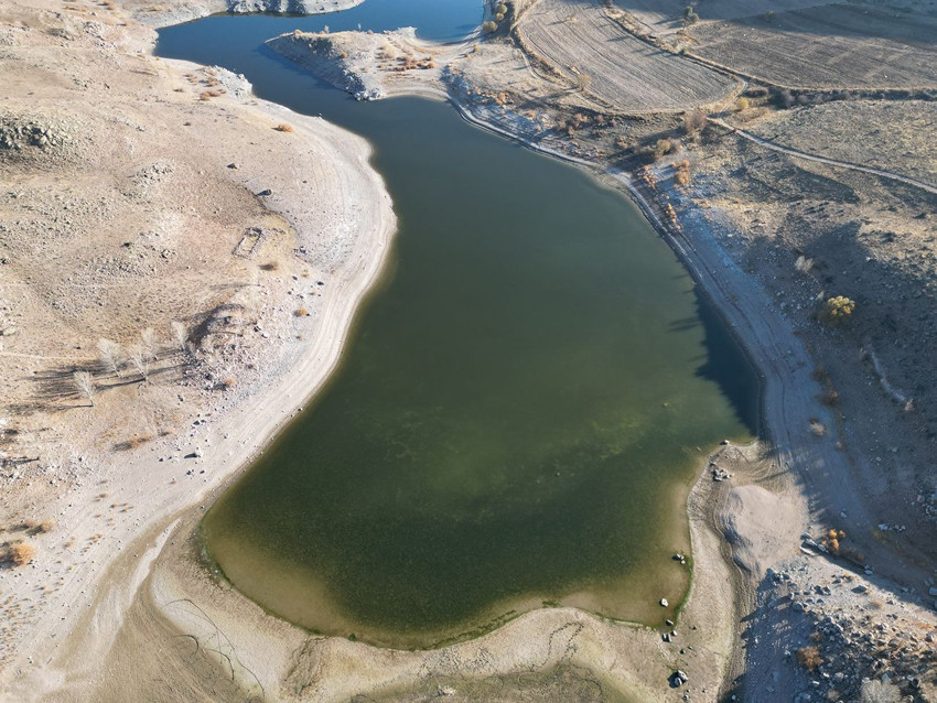 Sular çekildi, yarım asırlık dede toprağı gün yüzüne çıktı - Resim: 4