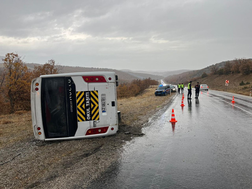 Okul servisi devrildi; 28'i öğrenci 29 yaralı var! - Resim: 2