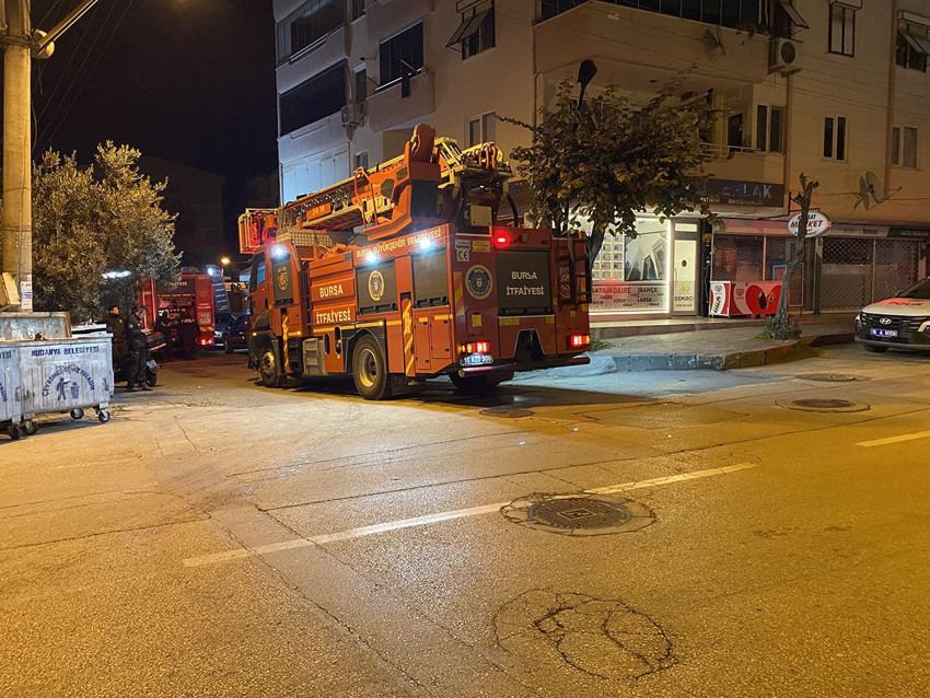 Bu apartman sürekli yanıyor: Bir yangın daha çıktı - Resim: 3