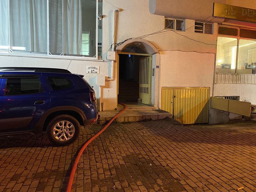 Bu apartman sürekli yanıyor: Bir yangın daha çıktı - Resim: 4