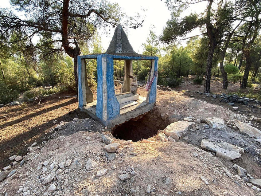 Hazine arayan defineciler 3 asırlık tarihi mezarı talan etti - Resim: 3