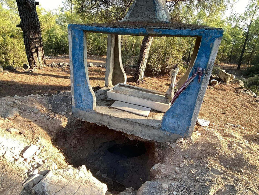 Hazine arayan defineciler 3 asırlık tarihi mezarı talan etti - Resim: 2