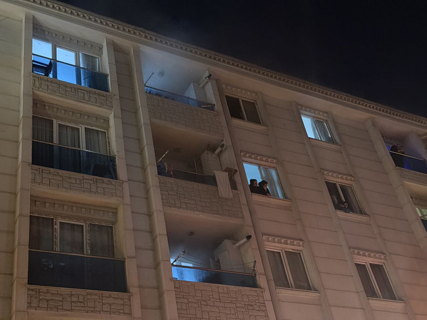 İstanbul'da 5 katlı apartmanda yangın paniği - Resim: 1