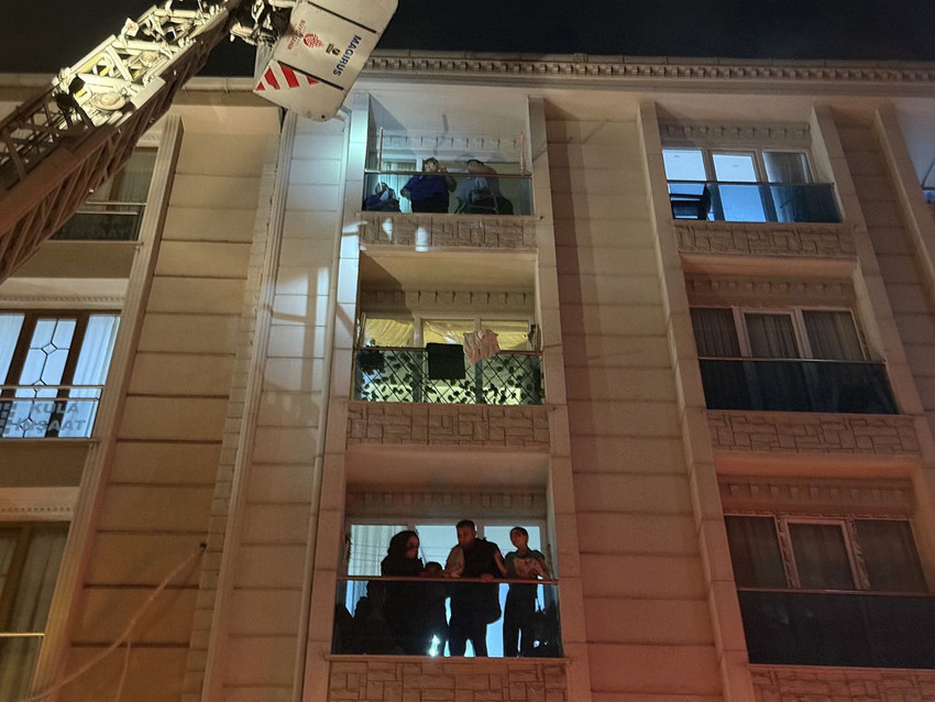 İstanbul'da 5 katlı apartmanda yangın paniği - Resim: 2