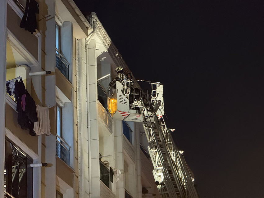 İstanbul'da 5 katlı apartmanda yangın paniği - Resim: 4
