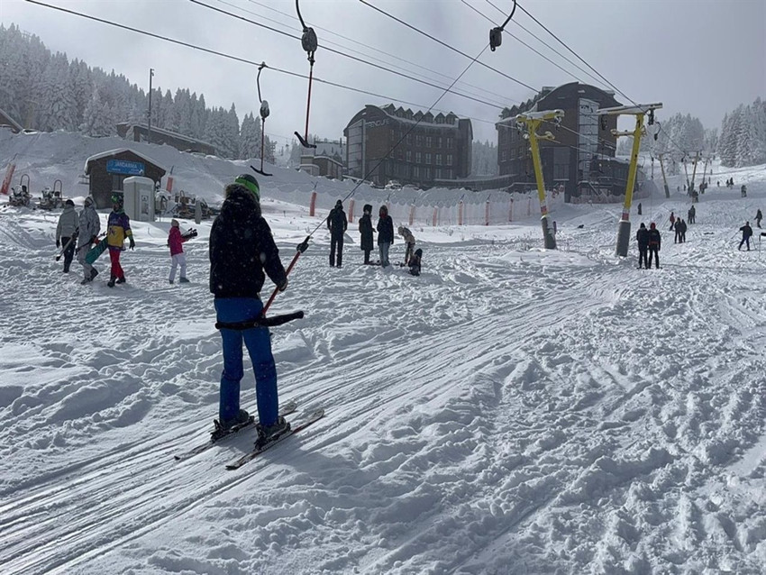 Kış turizminin cenneti beyaza büründü, yerli yabancı turist akını başladı - Resim: 4