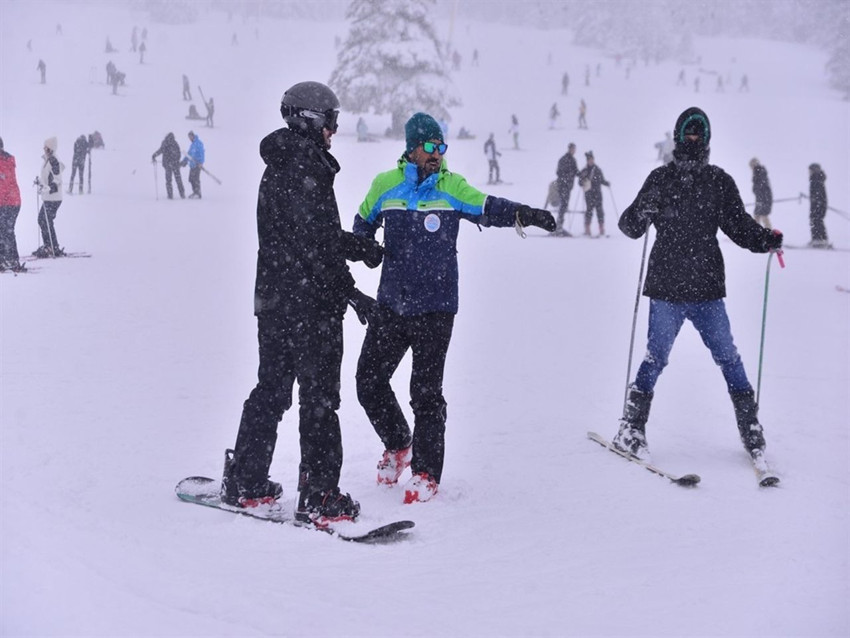 Kış turizminin cenneti beyaza büründü, yerli yabancı turist akını başladı - Resim: 3