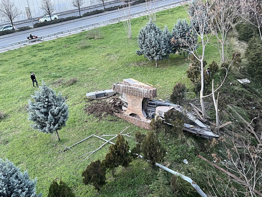 Uçan Yol'da korkunç kaza: Biri viyadükten aşağı uçtu, diğeri asılı kaldı! - Resim: 4