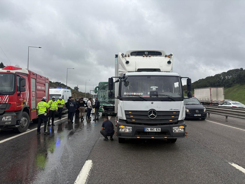 Konyaspor otobüsü TEM'de kaza yaptı: Yaralılar var! - Resim: 2