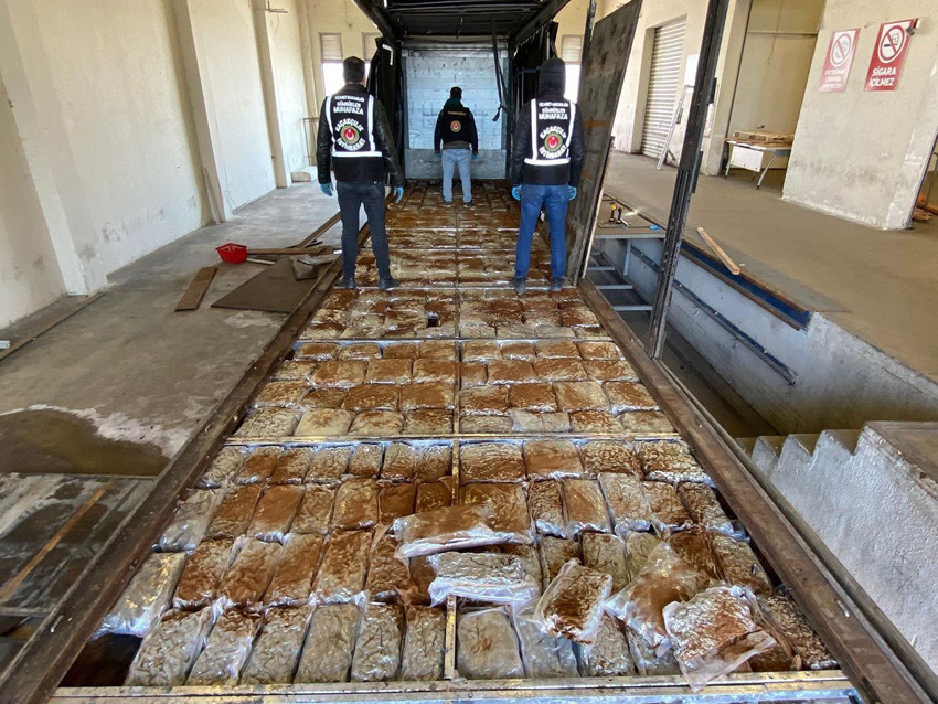 Gümrüklerde büyük operasyon! Piyasa değeri 828 milyon TL... - Resim: 2