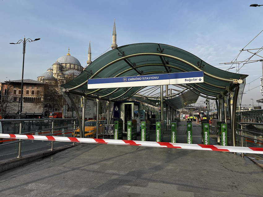 İstanbul'da raydan çıkan tramvay bir başka tramvaya çarptı - Resim: 4