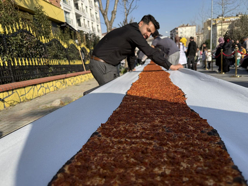 İstanbul'da onlarca metrelik lahmacunla bir rekor kırıldı: Guinness Rekorlar Kitabı'na girdi! - Resim: 4