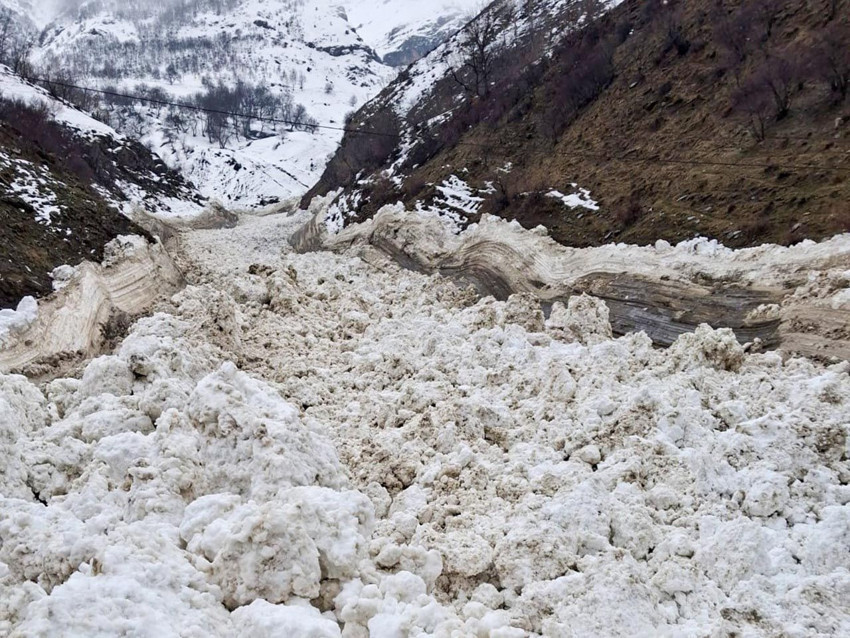 Van'da çığ felaketi: 8 yerleşim yeriyle bağlantı kesildi! - Resim: 2