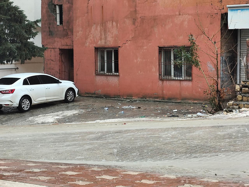 Yarım saat yetti! Sağanak yağış cadde ve sokakları göle çevirdi - Resim: 3