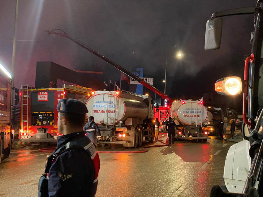 Ankara'da büyük fabrika yangını... Alevler geceyi gündüze çevirdi! - Resim: 2