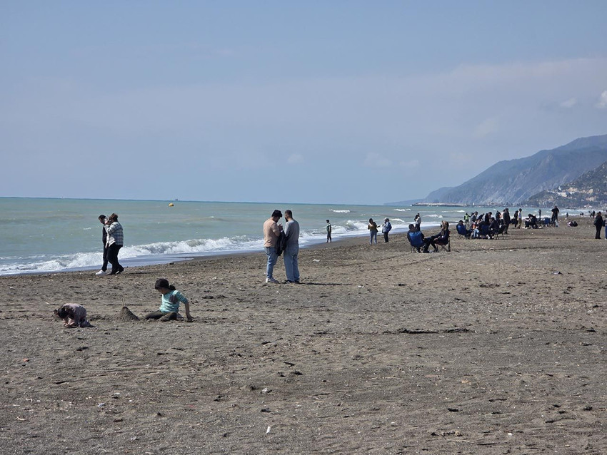 Yağmur bitti, güneş geldi! Bahar havasını gören sahillere akın etti - Resim: 3