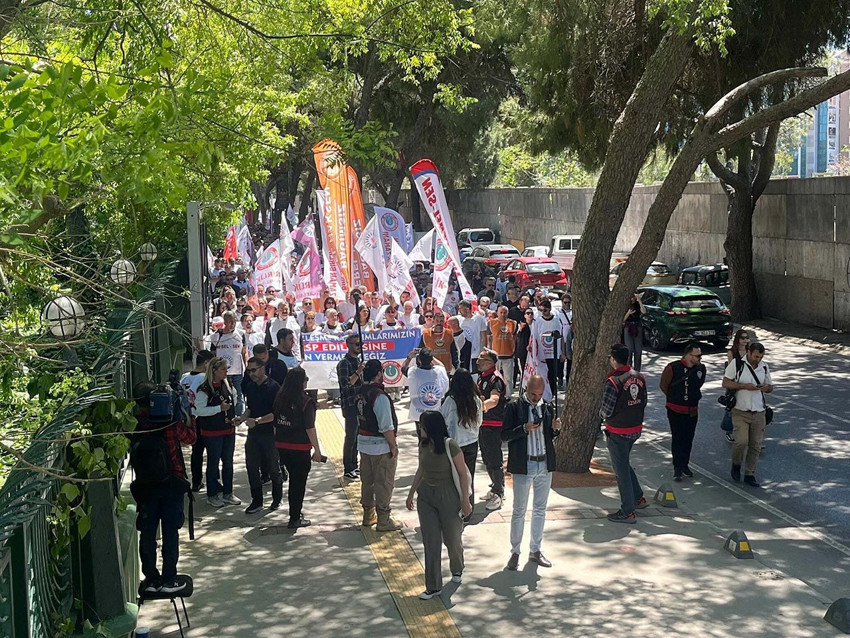 Dört belediyenin memurları, iş bırakıp CHP il binasına yürüdü - Resim: 3