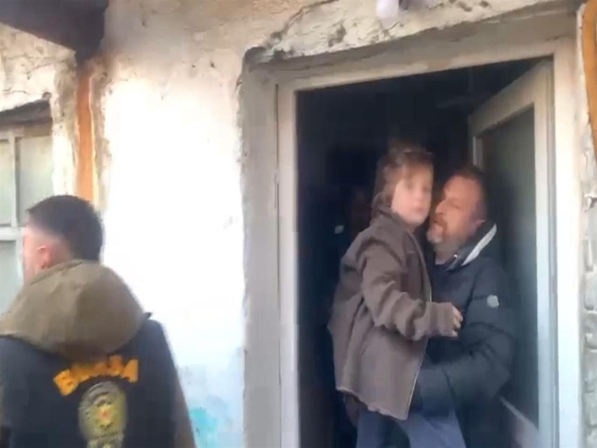 Kaçırıldıktan 7 yıl sonra harabe evden kurtarılan Nazar hiç görmediği kız kardeşiyle ilk kez tanıştı - Resim: 2