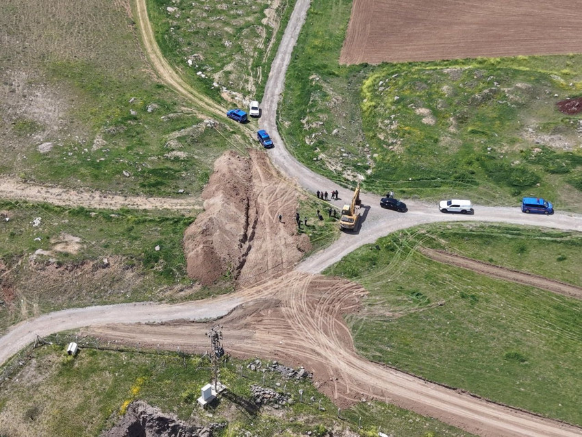 Ankara'da yol çalışmasında kemik parçaları ve kafatası bulundu! - Resim: 2