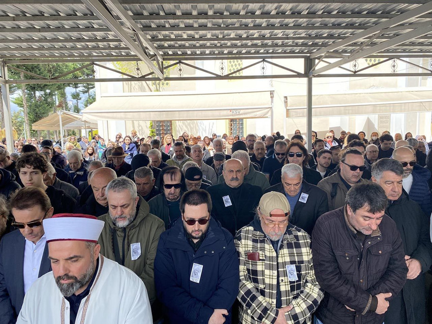 Usta sanatçı Tülay Özer'e veda! Zerrin Özer cenazeye katılamadı - Resim: 3