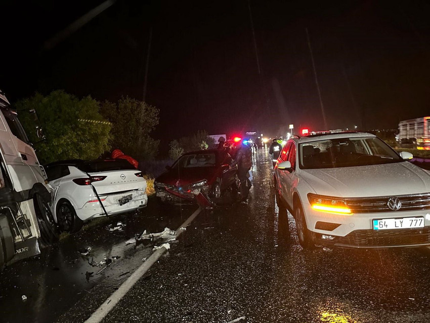 Uşak'ta 7 araçlı zincirleme trafik kazası: Aynı aileden 4 kişi öldü, 34 yaralı var - Resim: 3