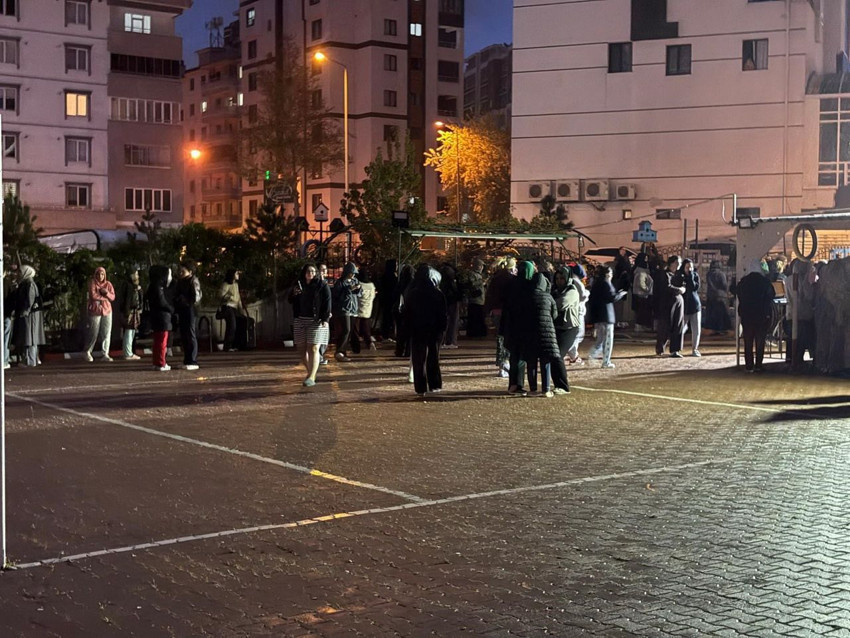 Kız öğrenci yurdunda büyük panik! Öğrenciler pijamalraıyla sokağa fırladı! - Resim: 4