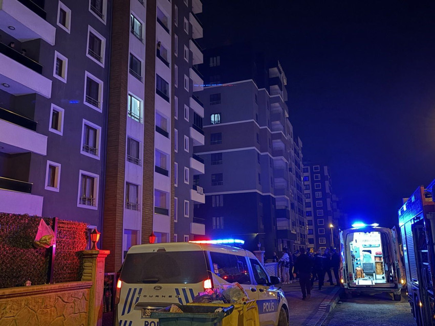 Beşinci kattaki evinin balkonuna çıkıp intihar akalkışan kadını komiser kurtardı! - Resim: 3