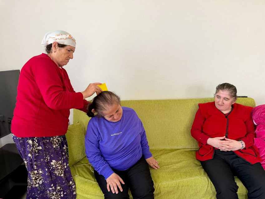 Annelik budur! Hani Anne, Akraba evliliği kurbanı 4 engelli evladına 50 yıldır bebek gibi bakıyor - Resim: 3