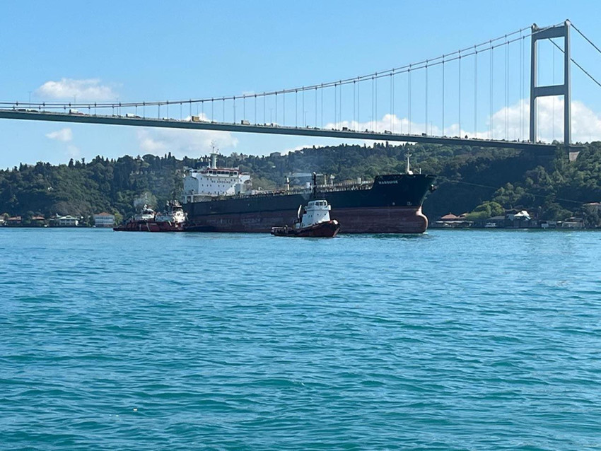 İstanbul Boğazı, saldırıya uğrayan gemi için trafiğe kapatıldı - Resim: 3