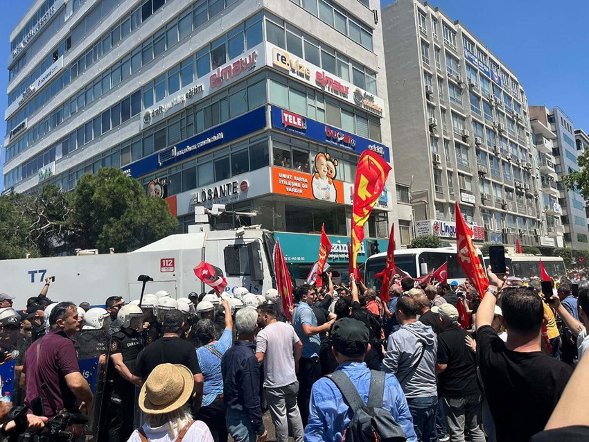 Özgür Özel'in mitingi öncesi ortalık karıştı: Polisten TOMA'lı müdahale! - Resim: 4