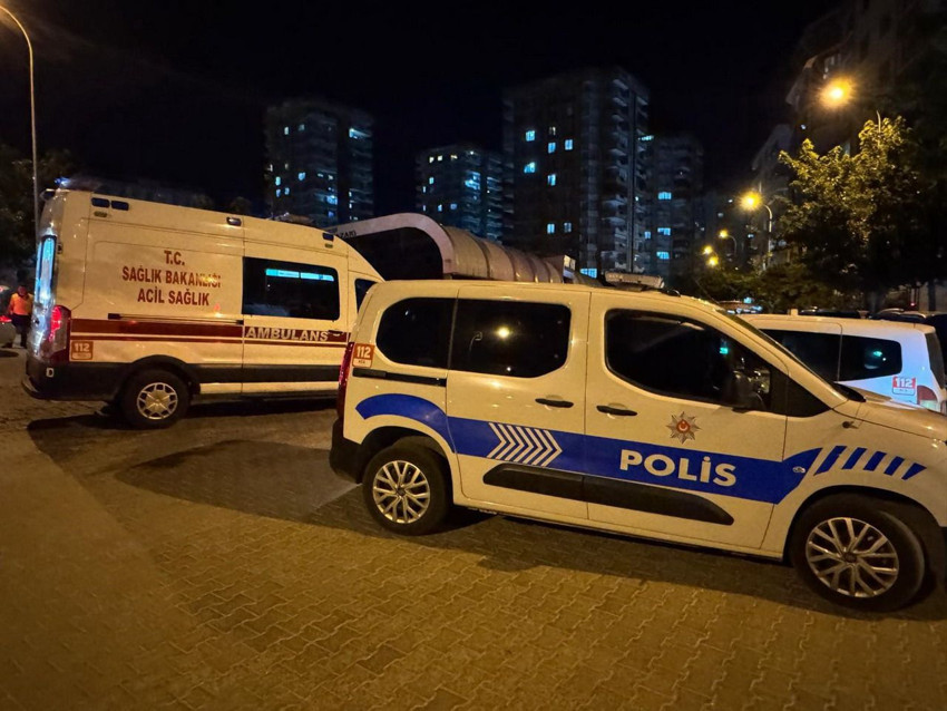 Sokak ortasında silahlı çatışma! Araya giren bir kadın öldü, oğlu yaralandı! - Resim: 3