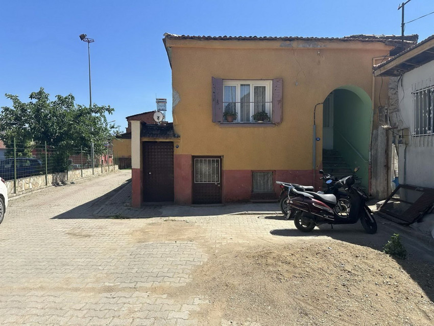 İzmir'de kan donduran olay: Evin kapısına asılı poşette yeni doğmuş bebek bulundu - Resim: 3
