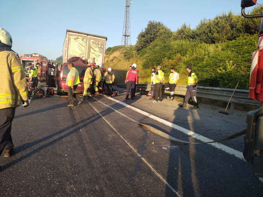 Yine Kuzey Marmara Otoyolu, yine bir feci kaza: Biri bebek 3 kişi hayatını kaybetti - Resim: 4