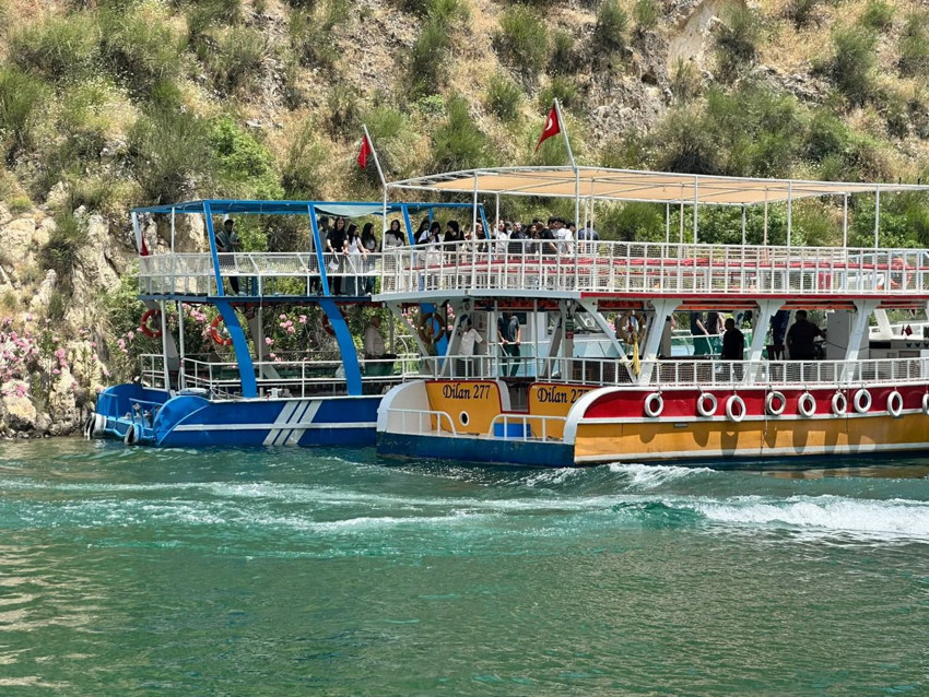 Halfeti’de onlarca turistin olduğu tur teknesinde korku dolu anlar! - Resim: 3