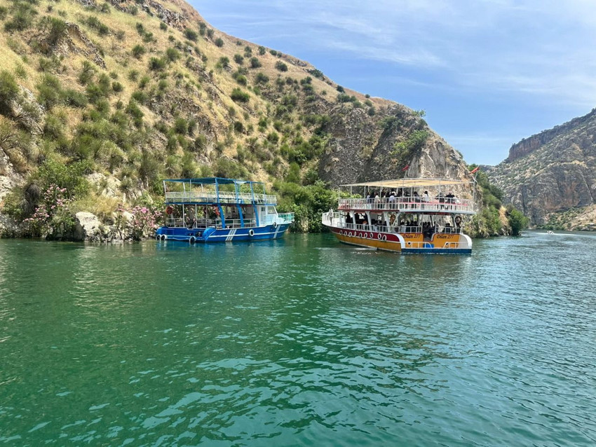 Halfeti’de onlarca turistin olduğu tur teknesinde korku dolu anlar! - Resim: 4