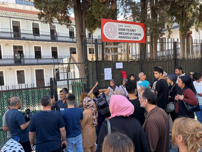 YKS'ye geç kalan öğrenciler okul demirlerinden atladı ama sınava alınmadı - Resim: 3