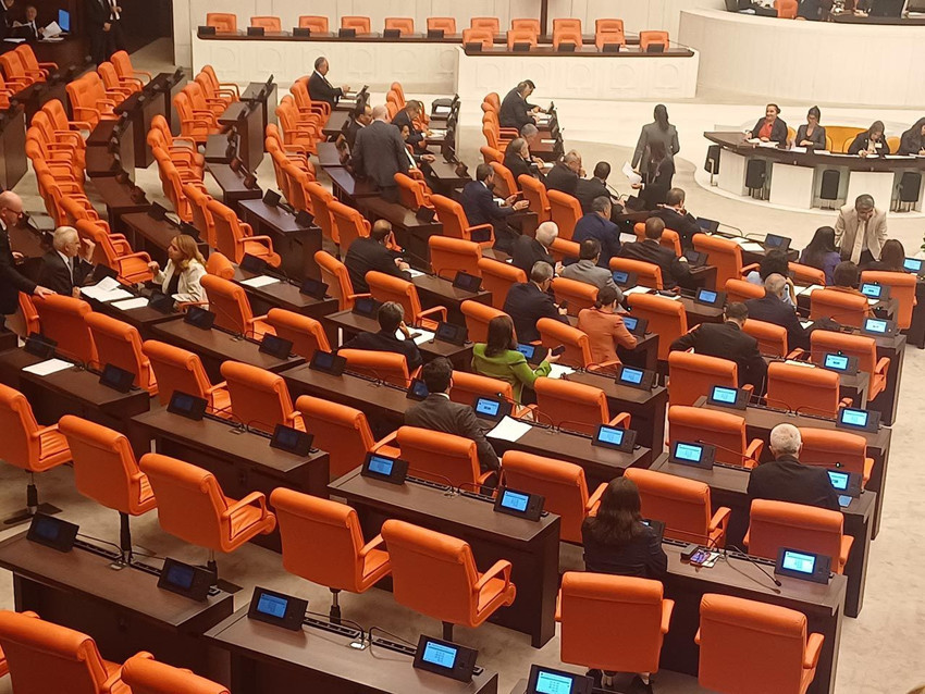 24 yıl sonra bir ilk: TBMM'de oturma d&uuml;zeni değişti - Resim: 2
