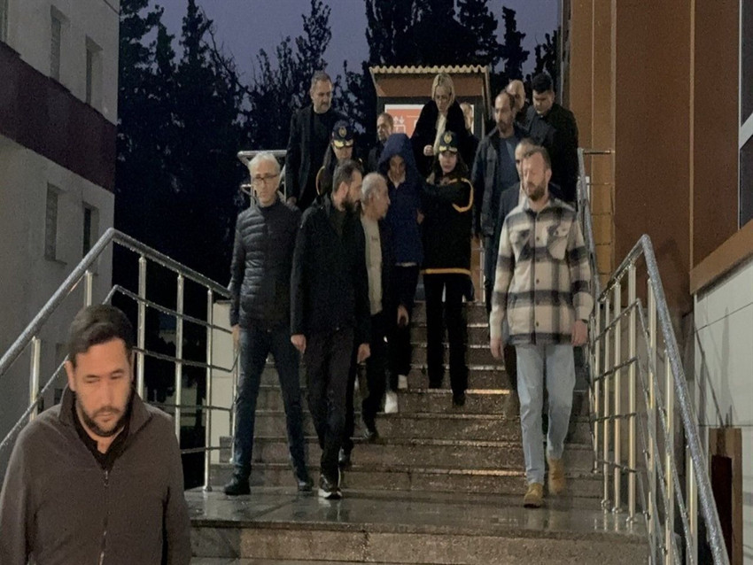 G&uuml;ll&uuml;'n&uuml;n &ouml;l&uuml;m&uuml;nde t&uuml;yleri &uuml;rperten sır &ccedil;&ouml;z&uuml;ld&uuml;: 7 saniyelik yansıma su&ccedil;luyu ele verdi! - Resim: 7