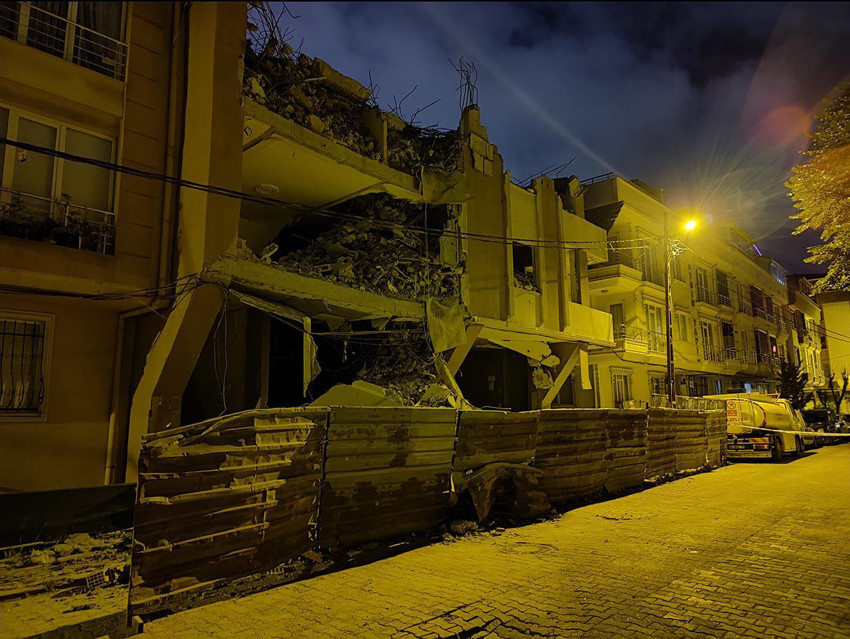 İstanbul'da 6 katlı binada çökme! Çevredeki binalar boşaltıldı - Resim: 1