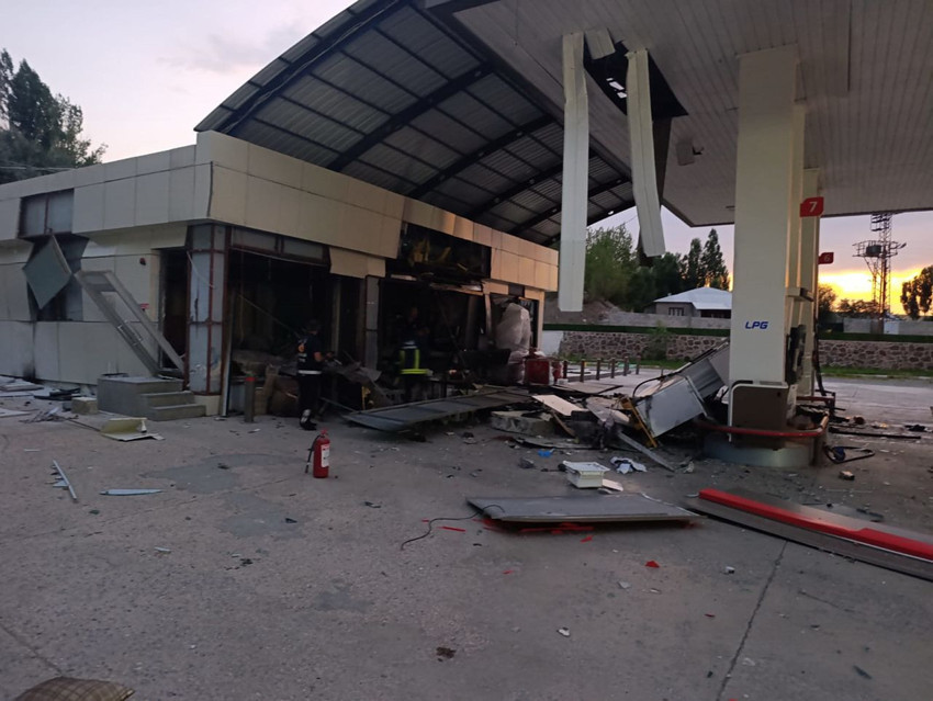 Akaryakıt istasyonunda patlama: 1 yaralı - Resim: 3