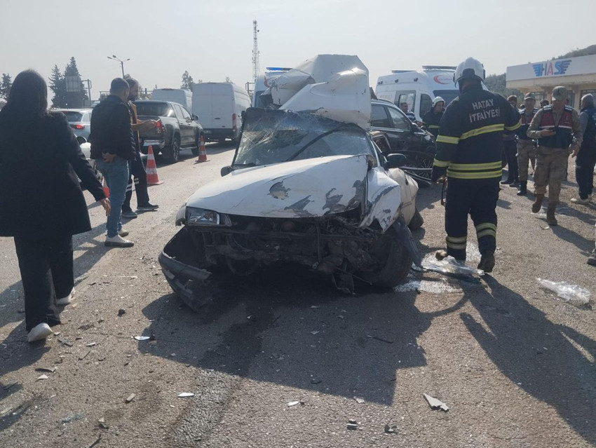 Freni tutmayan kamyon ortalığı savaş alanına çevirdi: Yaralılar var - Resim: 2