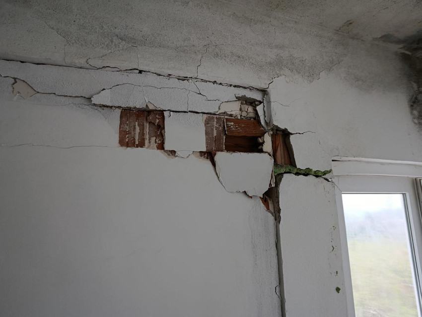 Heyelan deprem gibi vurdu: İki ev kullanılamaz hale geldi! - Resim: 2